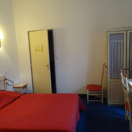 Hotel Restaurant Du Commerce La Gouesniere Екстер'єр фото