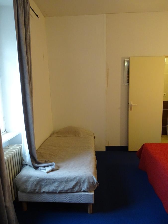 Hotel Restaurant Du Commerce La Gouesniere Екстер'єр фото