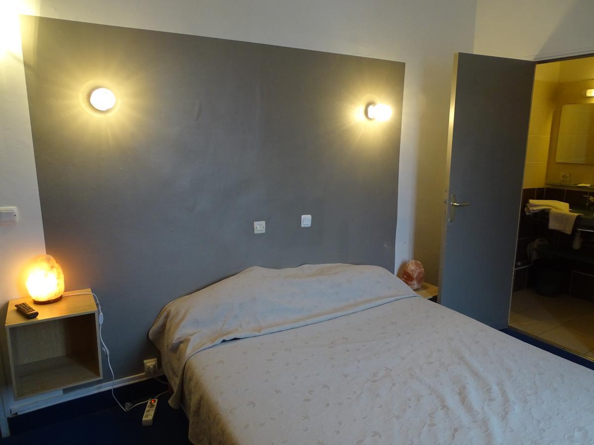 Hotel Restaurant Du Commerce La Gouesniere Екстер'єр фото